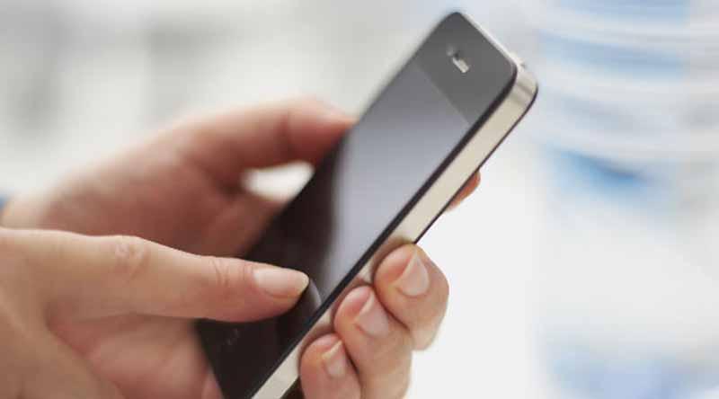 celular Universitarios desarrollan cargadores solares para dispositivos móviles