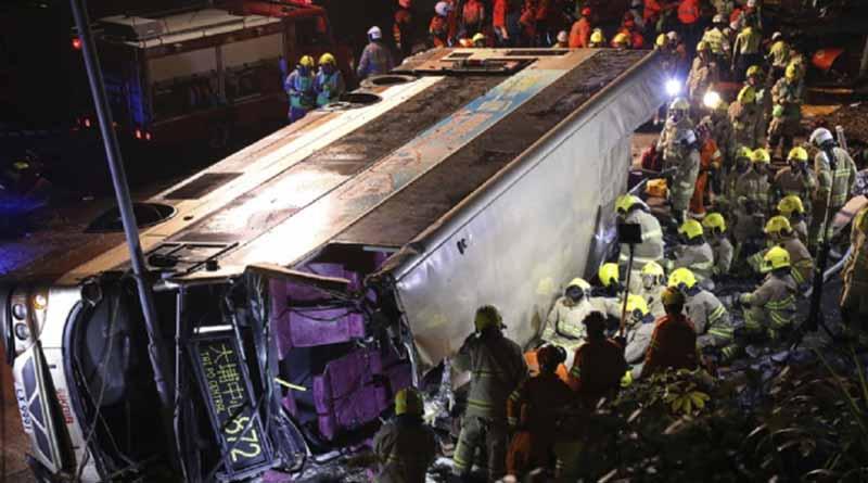 Mueren 27 mujeres tras chocar autobús en Indonesia Mueren 27 mujeres tras chocar autobús en Indonesia