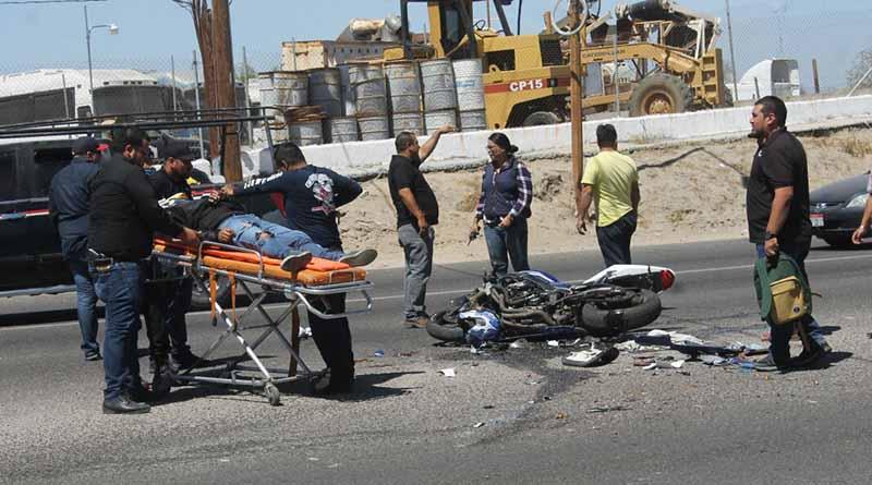 choquemotociclista Motociclista sale gravemente lesionado al chocar con camioneta