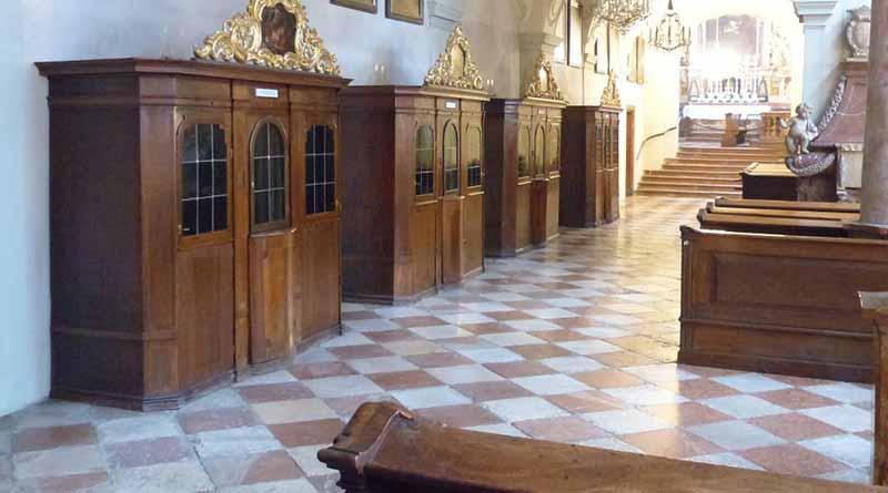 “Acto gravísimo” sacerdotes que usan celular en confesionario Vaticano “Acto gravísimo” sacerdotes que usan celular en confesionario Vaticano