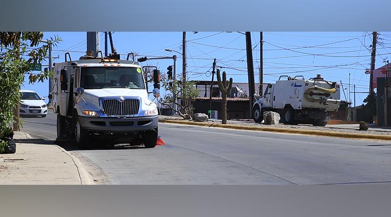 Realiza Servicios Públicos, constante barrido mecánico de calles pavimentadas Realiza Servicios Públicos, constante barrido mecánico de calles pavimentadas