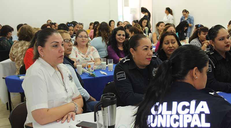 Seguridad Pública, Policía Preventiva y Tránsito Municipal de La Paz llevó a cabo el festejo a las madres Seguridad Pública, Policía Preventiva y Tránsito Municipal de La Paz llevó a cabo el festejo a las Madres