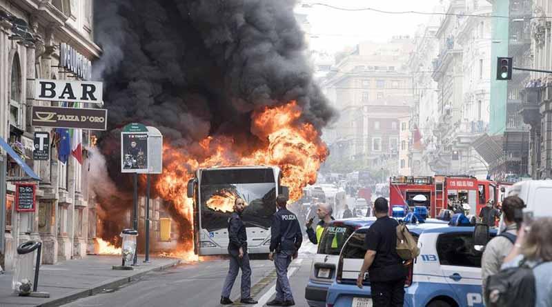 Se incendia autobús en el centro de Roma y una persona resulta herida Se incendia autobús en el centro de Roma y una persona resulta herida