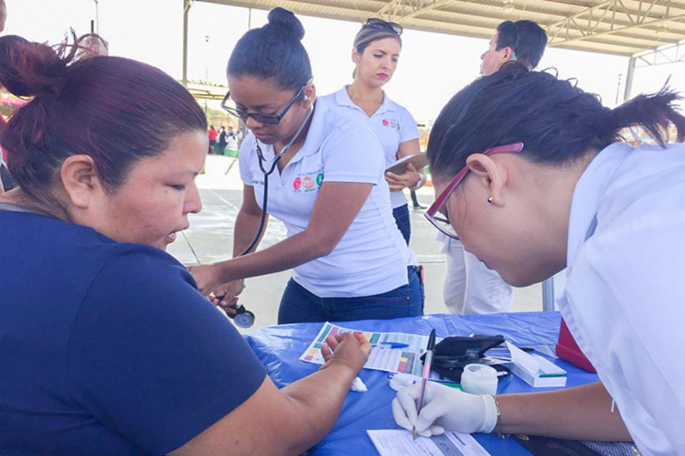 Acercan el servicio de mastografías a vecinas de los cangrejos Acercan el servicio de mastografías a vecinas de los cangrejos