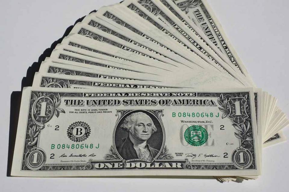 Casas de cambio del aeropuerto capitalino venden dólar en 19.85 pesos Casas de cambio del aeropuerto capitalino venden dólar en 19.85 pesos