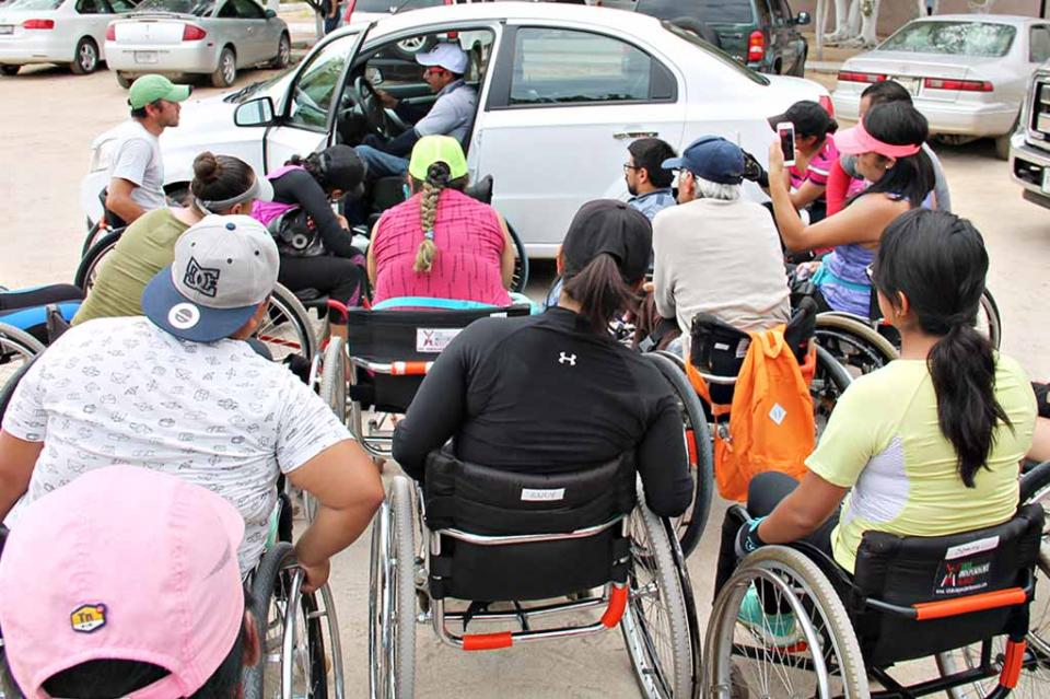 Realizan práctica de manejo en vehículo con adaptación para personas con discapacidad Realizan práctica de manejo en vehículo con adaptación para personas con discapacidad