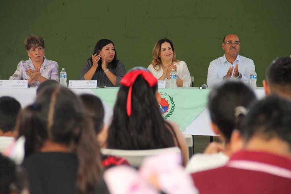 Inaugura presidenta de Dif Estatal curso de verano para niñas y niños Inaugura presidenta de Dif Estatal curso de verano para niñas y niños