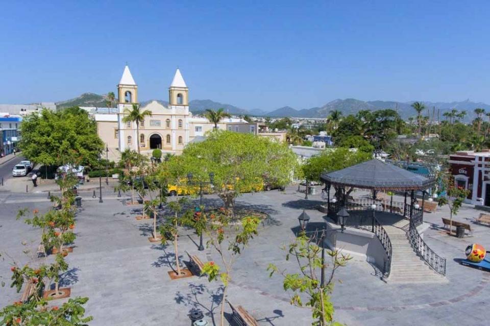 PLAZA MIJARES (1) Entrega Carlos Mendoza remodelación de Plaza Mijares