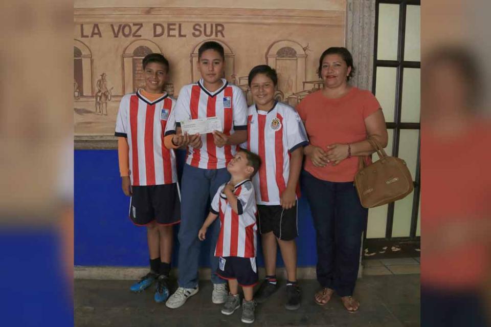 apoyoaldeporte Continúa respaldo al deporte con entrega de apoyo