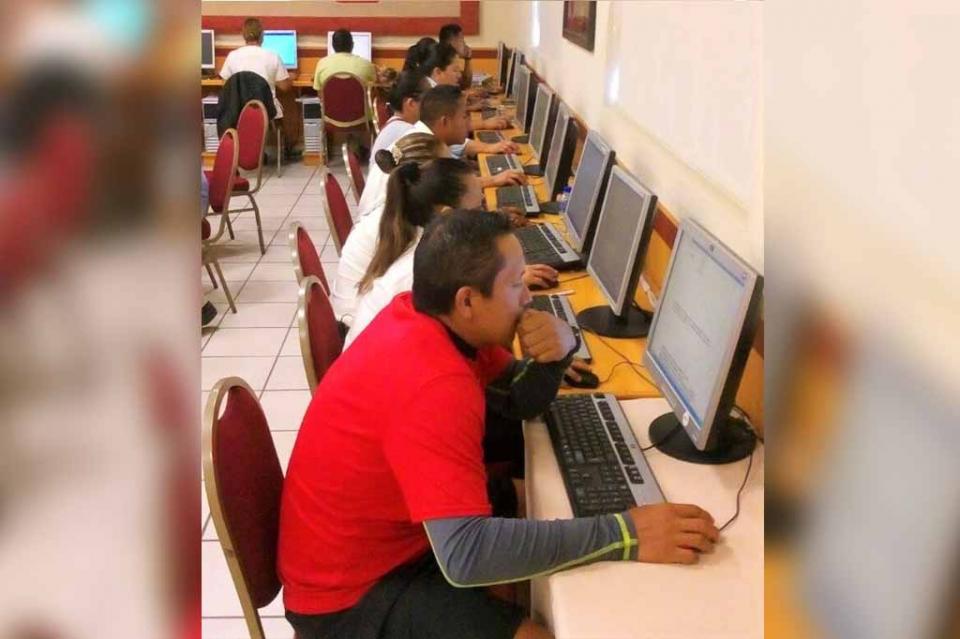 aulamovil Implementa preparatoria abierta aula móvil para optimizar el servicio