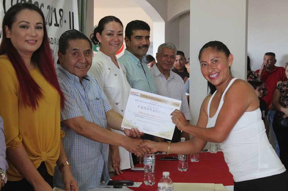 croc1 Entrega Escuela de Turismo de la CROC certificados de Capacitación a sus trabajadores