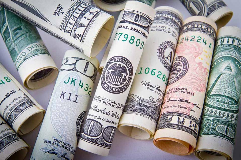 Promedia el dólar a la venta en 19.35 pesos en el aeropuerto capitalino Promedia el dólar a la venta en 19.35 pesos en el aeropuerto capitalino