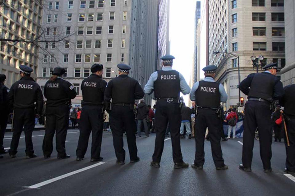 Fuertes enfrentamientos entre policía y manifestantes en Chicago Fuertes enfrentamientos entre policía y manifestantes en Chicago