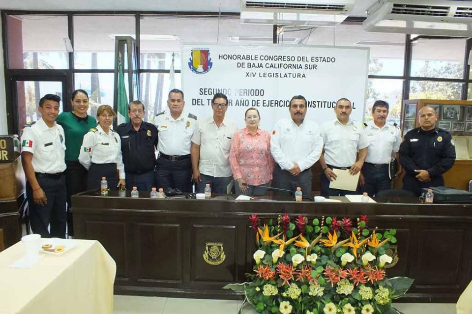 Analizan la iniciativa de Ley de Bomberos para el Estado Analizan la iniciativa de Ley de Bomberos para el Estado