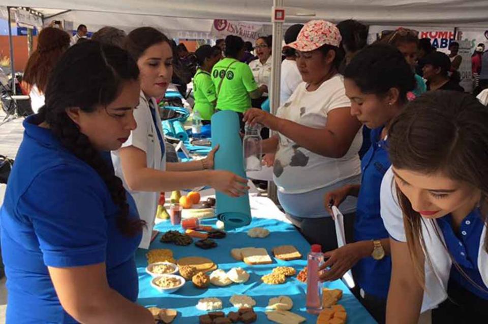 Gran participación en los programas municipales como desafío 60, pláticas y la Unidad Médica Móvil Gran participación en los programas municipales como desafío 60, pláticas y la Unidad Médica Móvil