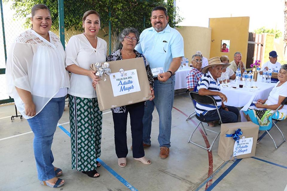 Día de Fiesta para adultos mayores de la zona norte Día de Fiesta para adultos mayores de la zona norte