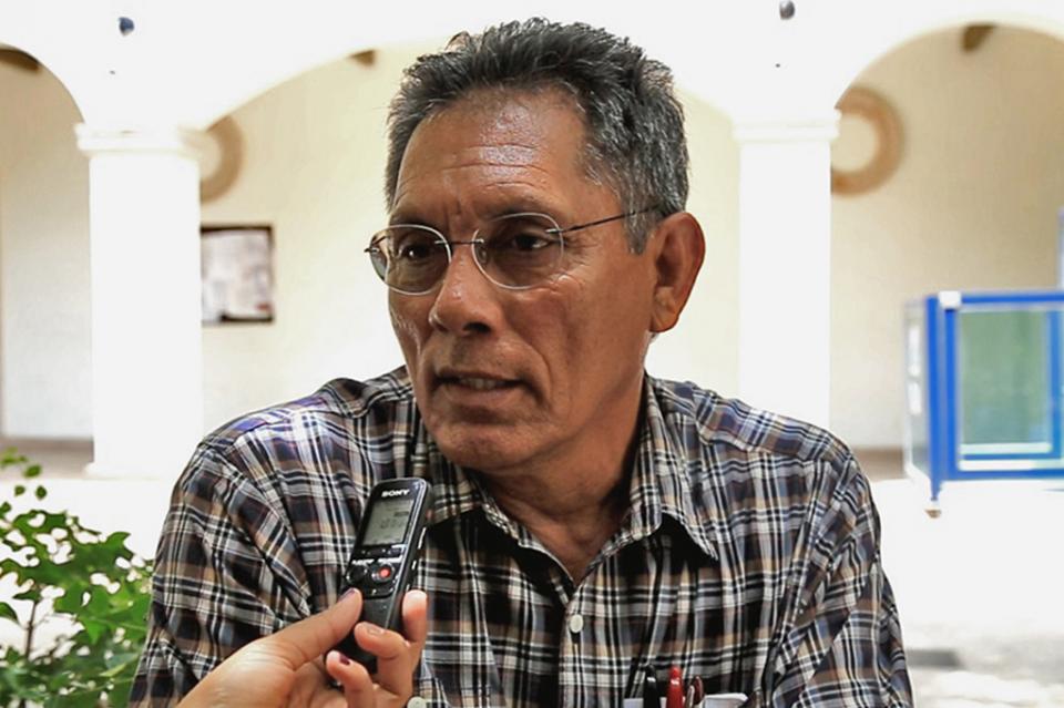 Valentín Castro Burgoin, ganador del concurso para crear la música y Letra del Himno Oficial de BCS Valentín Castro Burgoin, ganador del concurso para crear la música y Letra del Himno Oficial de BCS