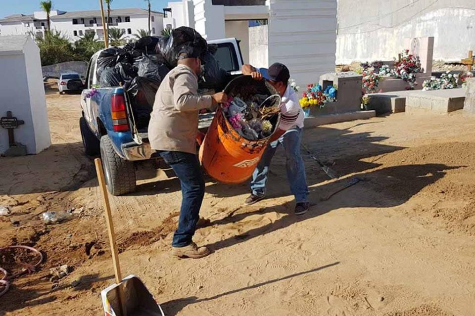 Mantiene Servicios Públicos acciones de limpieza en panteones municipales Mantiene Servicios Públicos acciones de limpieza en panteones municipales