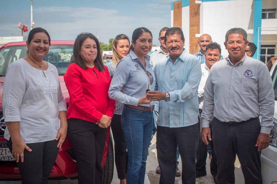 Entrega Alcalde de La Paz cinco vehículos para áreas operativas Entrega Alcalde de La Paz cinco vehículos para áreas operativas