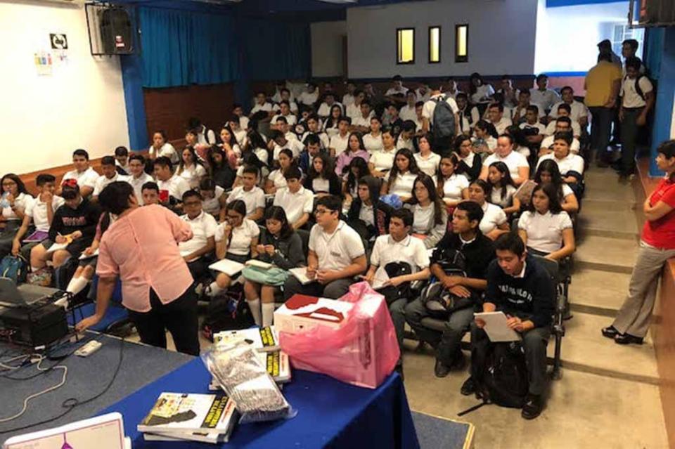 Imparten pláticas para la prevención de la “Violencia en el Noviazgo” a estudiantes de preparatoria Imparten pláticas para la prevención de la “Violencia en el Noviazgo” a estudiantes de preparatoria