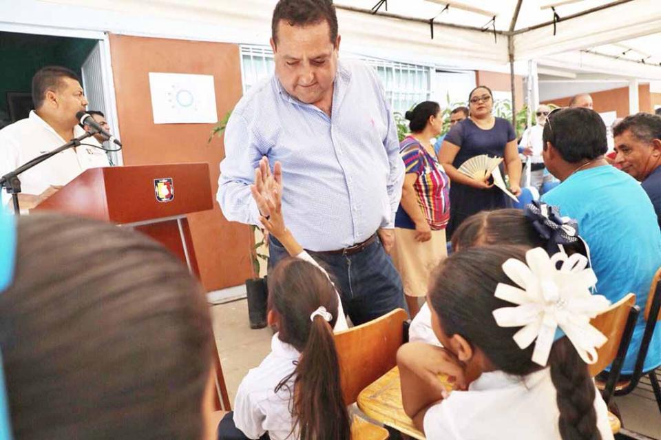 Inaugura Carlos Mendoza primera alberca profesional en Loreto Inaugura Carlos Mendoza primera alberca profesional en Loreto