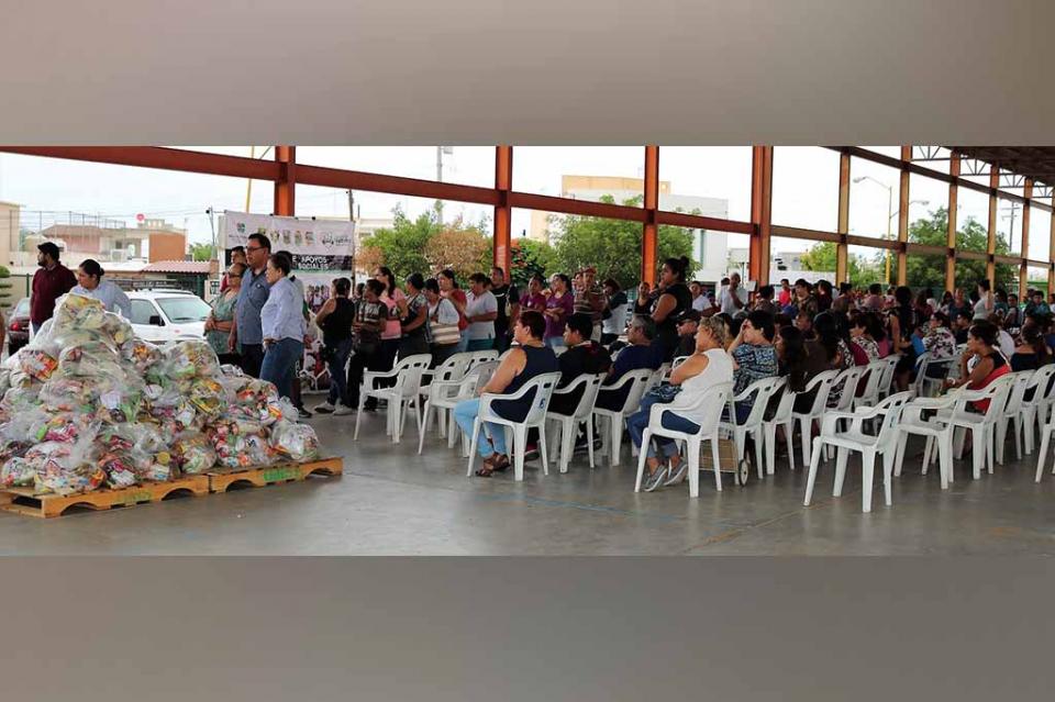 Beneficia programa alimentario a 300 familias de La Paz, San Antonio y El Carrizal Beneficia programa alimentario a 300 familias de La Paz, San Antonio y El Carrizal