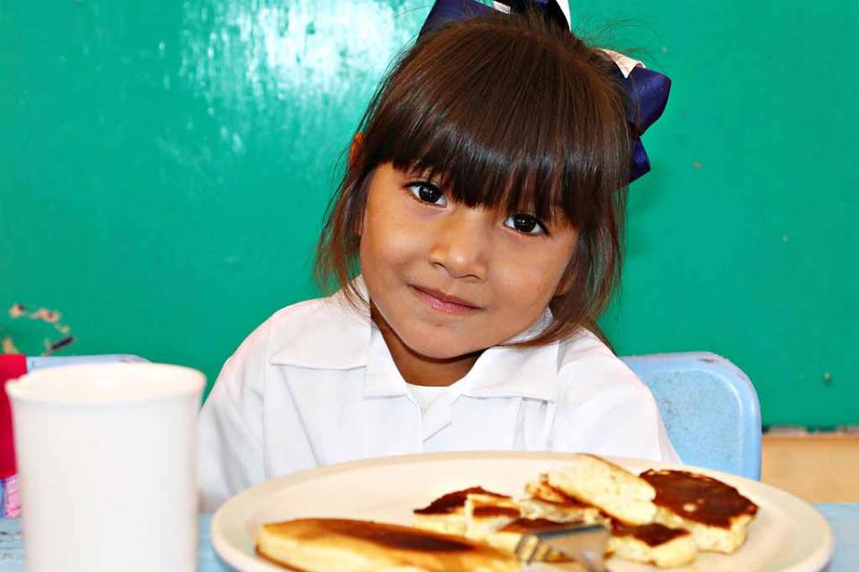 Cumple programa de Desayunos Escolares Cumple programa de Desayunos Escolares