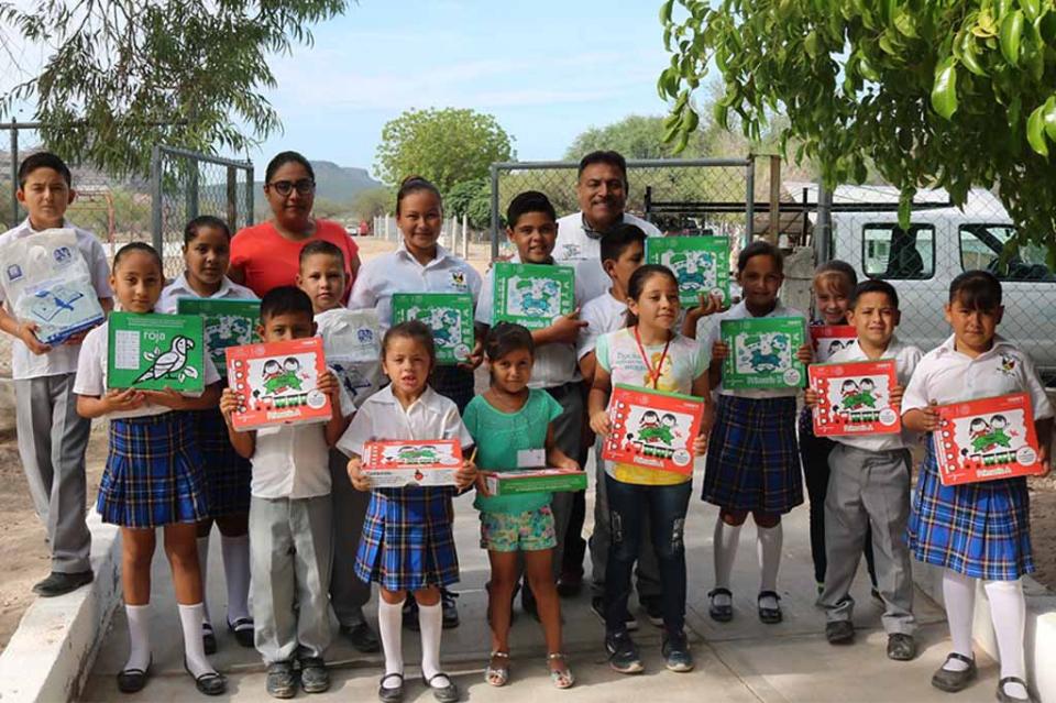 Distribuye SEP más de 4 mil paquetes de útiles para alumnos de comunidades rurales Distribuye SEP más de 4 mil paquetes de útiles para alumnos de comunidades rurales