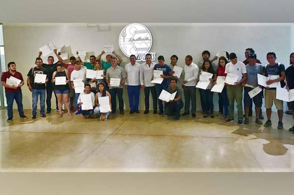 Entrega SETUES constancias a guías de turismo de naturaleza Entrega SETUES constancias a guías de turismo de naturaleza