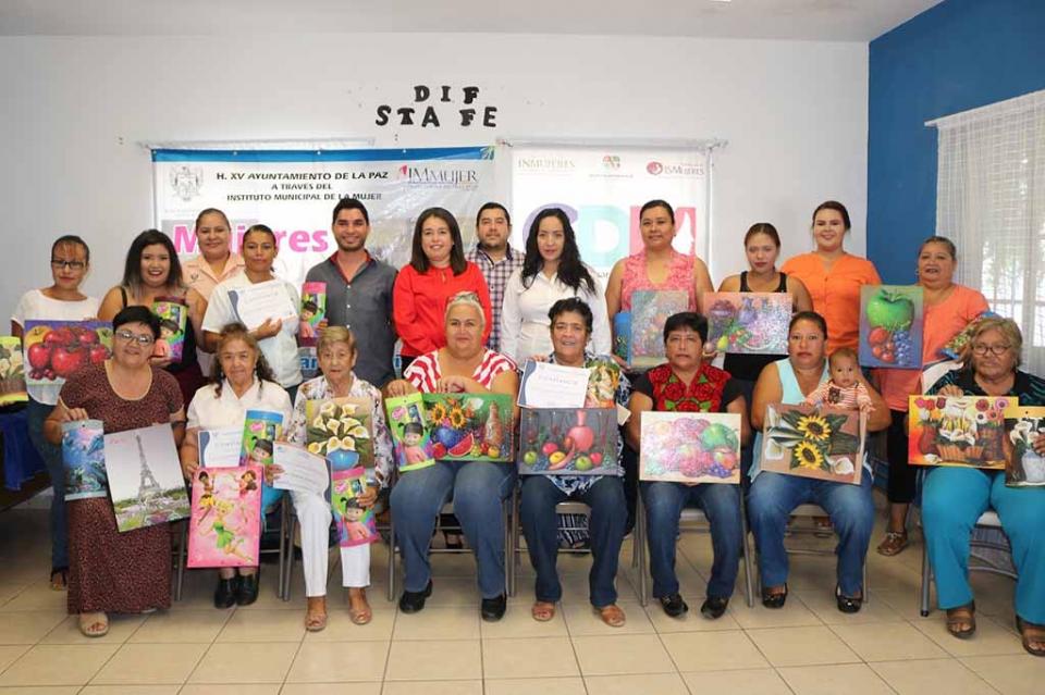 Mujeres de la colonia Santa Fe participaron en taller de tejas y retablos del IMMUJER Mujeres de la colonia Santa Fe participaron en taller de tejas y retablos del IMMUJER