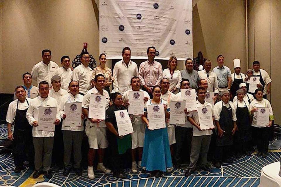 croc28ago Elogia la CROC al hotel Hilton Los Cabos por recibir por décimo año consecutivo el “ Distitntio H”