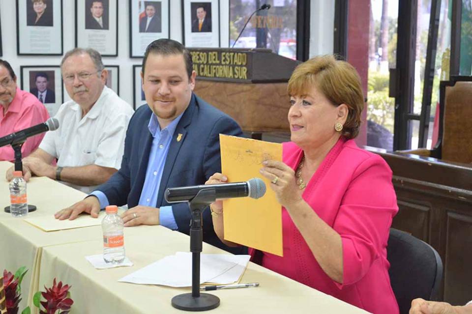 Domingo Valentín Castro Burgoin y Alfredo Clayton Hernández, ganadores del Concurso de creación del Himno del Estado Domingo Valentín Castro Burgoin y Alfredo Clayton Hernández, ganadores del Concurso de creación del Himno del Estado