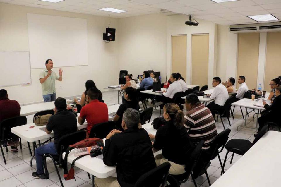 Recibe personal de la PGJE curso sobre programación neurolingüistica para resolver conflictos Recibe personal de la PGJE curso sobre programación neurolingüistica para resolver conflictos