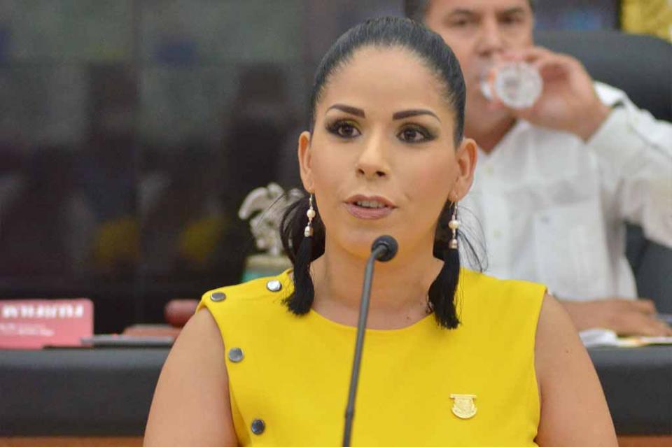 Diputada Perla Flores se pronuncia por una Sudcalifornia Más Fuerte Diputada Perla Flores se pronuncia por una Sudcalifornia Más Fuerte