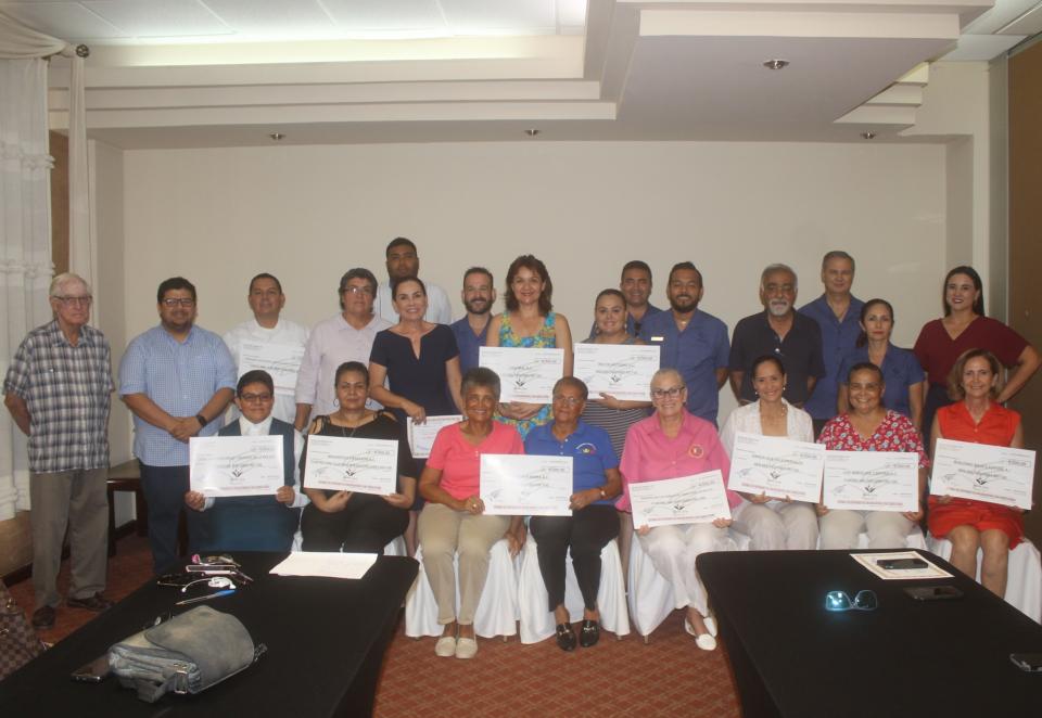 EEntrega Fundación Alas de Águilas donativos en efectivo a 10 organizaciones civiles de Los Cabos Entrega Fundación Alas de Águilas donativos en efectivo a 10 organizaciones civiles de Los Cabos