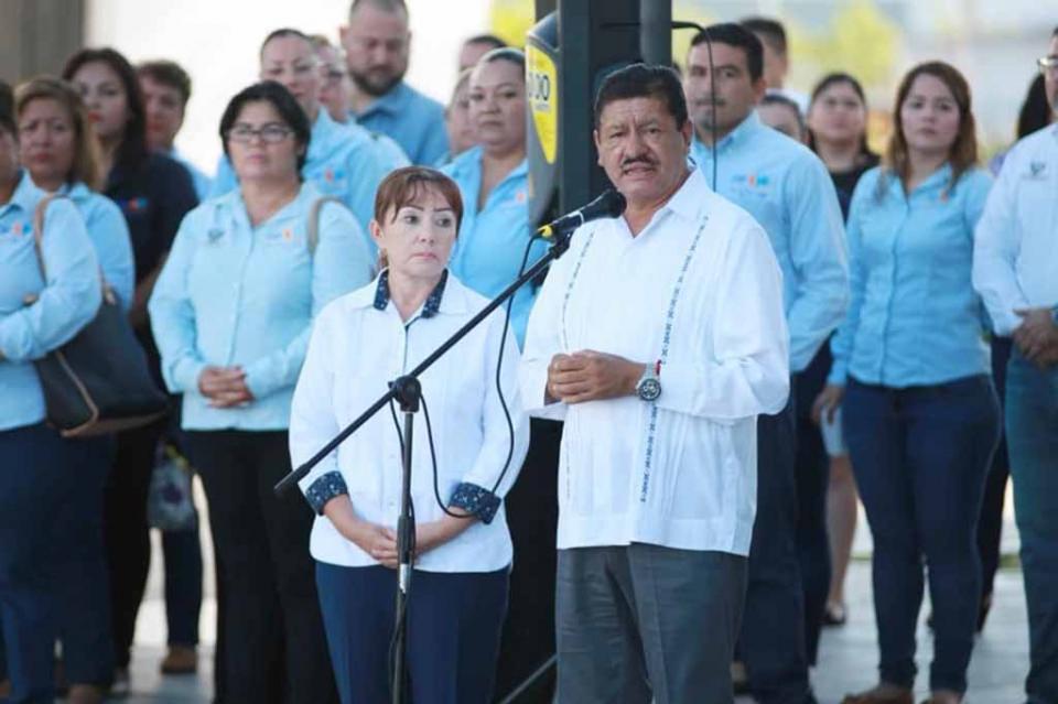 Alcalde de La paz reconoce labor de trabajadores municipales Alcalde de La paz reconoce labor de trabajadores municipales