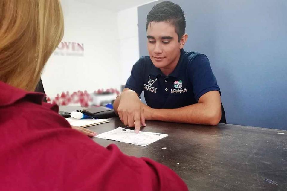 Jóvenes se benefician mediante el programa “transición escuela – trabajo” Jóvenes se benefician mediante el programa “transición escuela – trabajo”