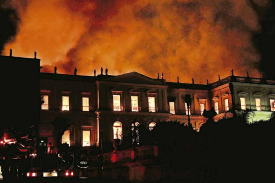Incendio en Museo Nacional revela crisis en Río de Janeiro Incendio en Museo Nacional revela crisis en Río de Janeiro
