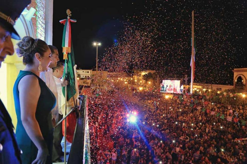 Como muestra de fervor Patrio Arturo De la Rosa da Grito de Independencia Como muestra de fervor Patrio Arturo De la Rosa da Grito de Independencia