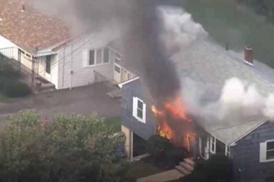 Decenas de explosiones causan enormes estragos al norte de Boston Decenas de explosiones causan enormes estragos al norte de Boston