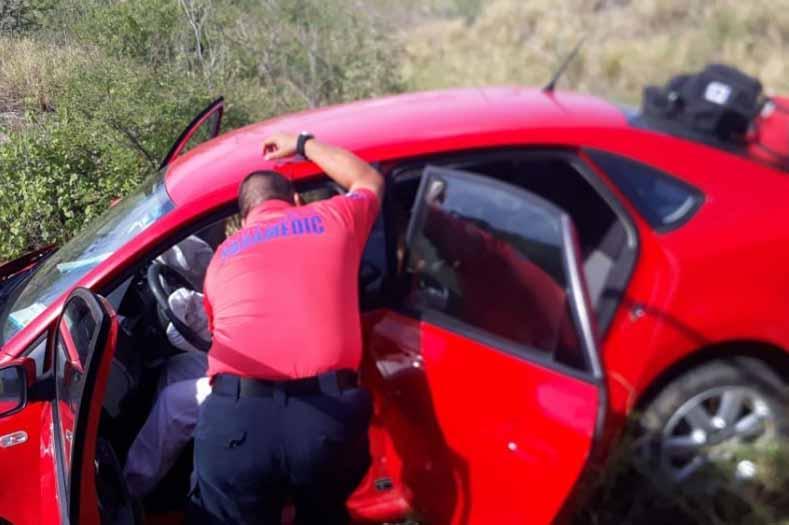 carrovolcado Una persona lesionada por volcadura de auto en corredor turístico
