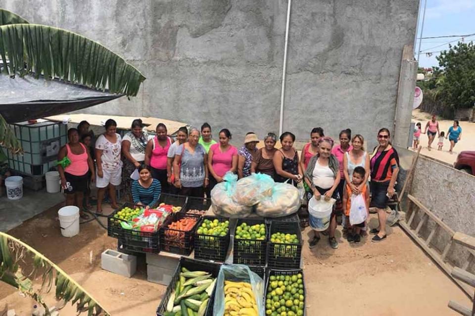 croc16sep De Guerrero Negro a CSL, la CROC ha llevado 84 tráiler de cemento, leche líquida, útiles escolares, frutas y verduras a familias vulnerables