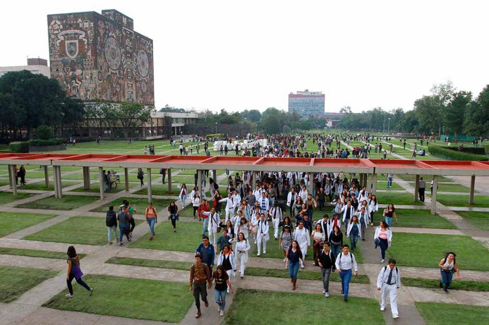 “Fuera Porros de la UNAM”, demandan estudiantes en CU En paro, al menos cinco planteles de la UNAM para protestar por violencia