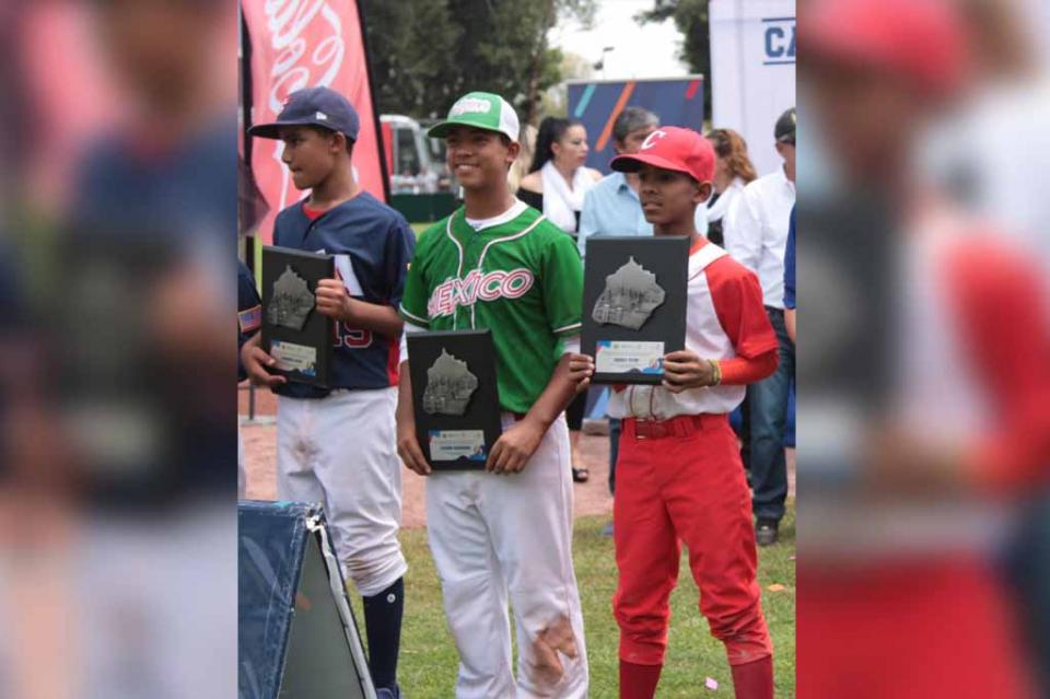 ricardocamepon Ricardo Orozco campeón jonronero y equipo ideal
