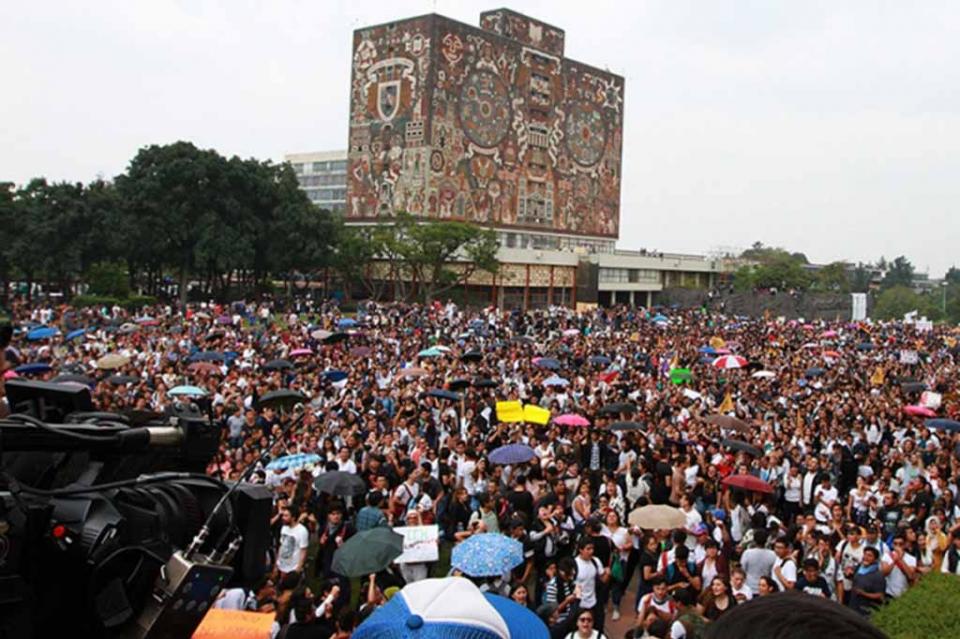¡Fuera porros! la exigencia que une a la comunidad universitaria ¡Fuera porros! la exigencia que une a la comunidad universitaria