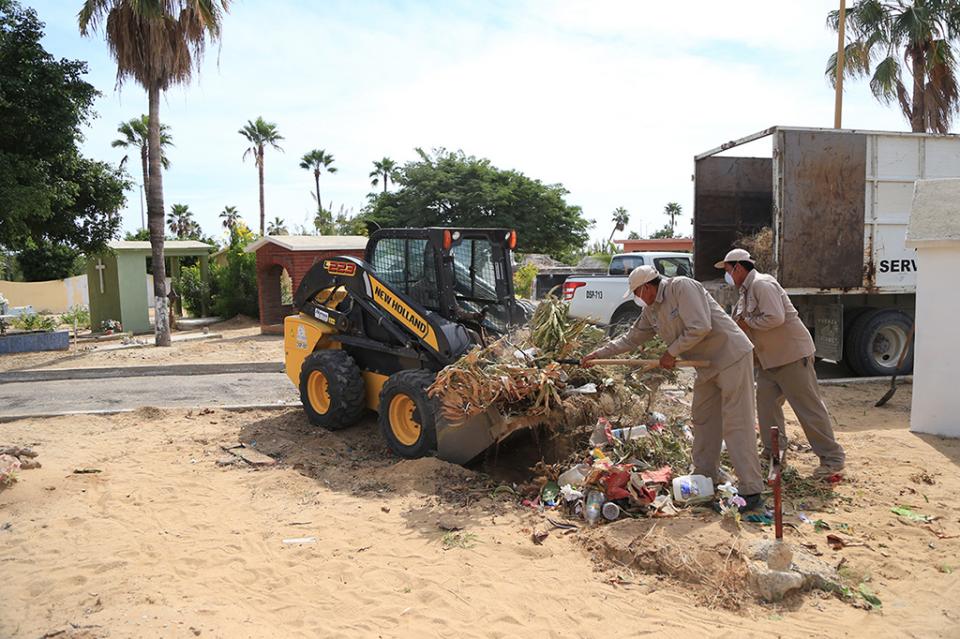 Panteones de Los Cabos preparados para el Día de Muertos Panteones de Los Cabos preparados para el Día de Muertos