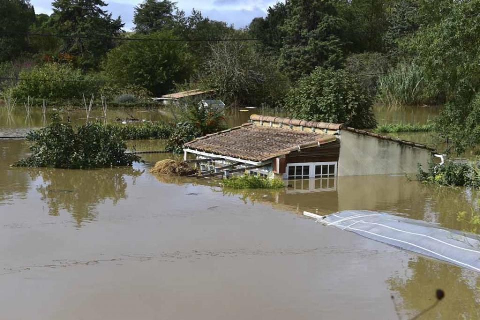 Al menos trece muertos por inundaciones en el sur de Francia, prevén más crecidas Al menos trece muertos por inundaciones en el sur de Francia, prevén más crecidas