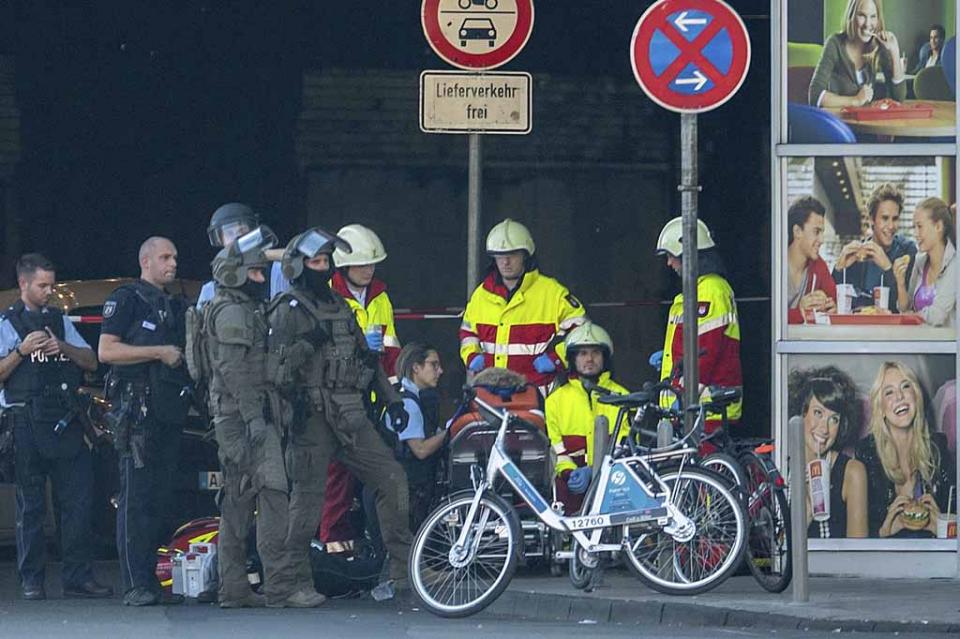 Policía alemana evacúa estación de tren en Colonia por toma de rehenes Policía alemana evacúa estación de tren en Colonia por toma de rehenes