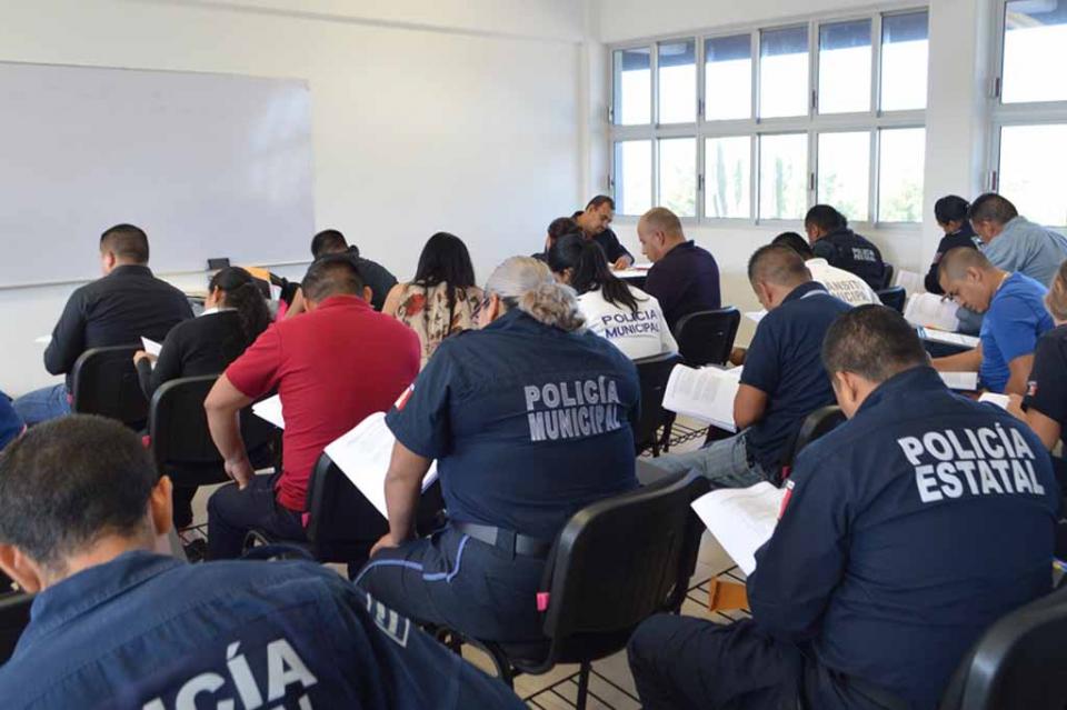Buscan Policías Estatales certificarse como Técnicos Superiores Universitarios en Seguridad Buscan Policías Estatales certificarse como Técnicos Superiores Universitarios en Seguridad