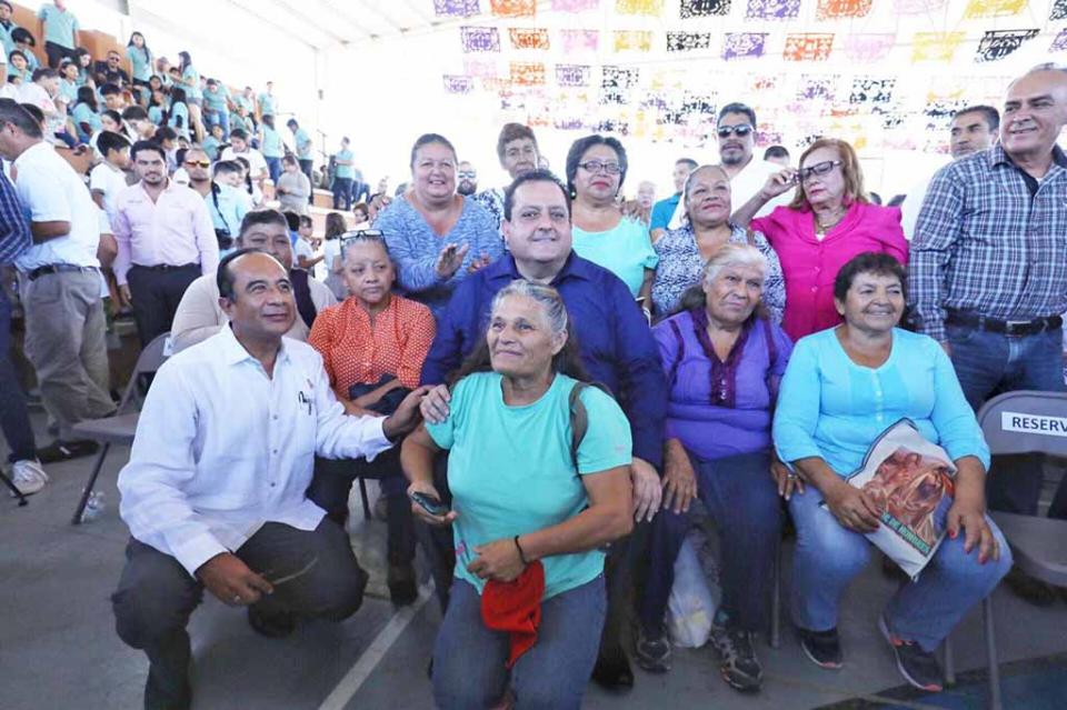 De la mano de la sociedad trabajamos por una mejor calidad de vida en BCS: Carlos Mendoza De la mano de la sociedad trabajamos por una mejor calidad de vida en BCS: Carlos Mendoza